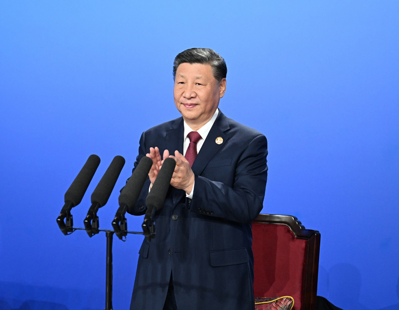 　　2月7日晚，第九屆亞洲冬季運(yùn)動(dòng)會(huì)在黑龍江省哈爾濱市隆重開幕。國家主席習(xí)近平出席開幕式并宣布本屆亞冬會(huì)開幕。